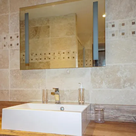 2 Bedroom Cozy Home In Roquebrun Roquebrun