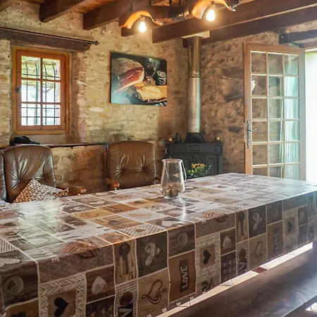 Feriehus 2 Bedroom Cozy Home In Roquebrun *