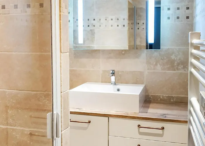 Дом отдыха 2 Bedroom Lovely In